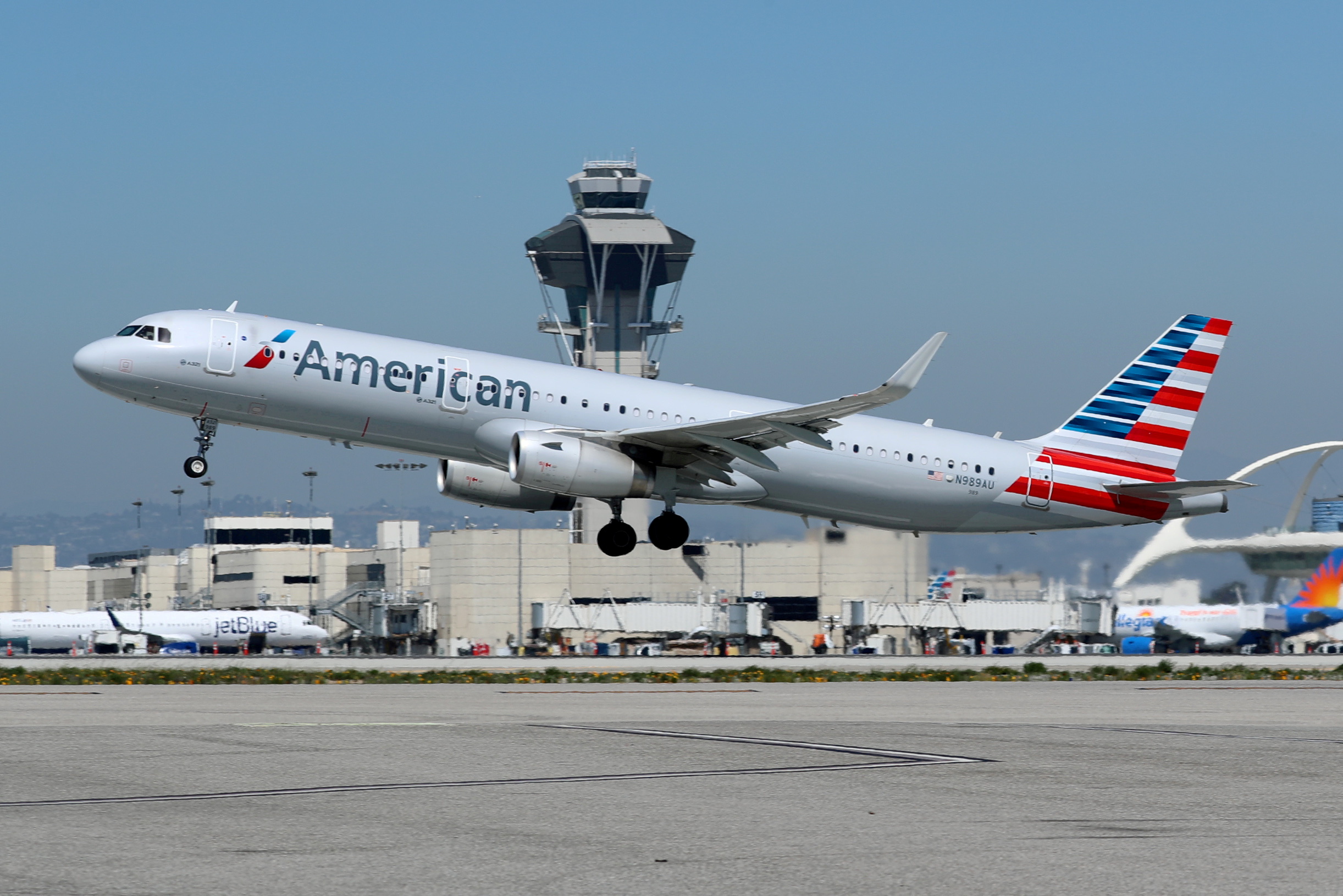 ANUNCIA AMERICAN AIRLINES SUCESIÓN DE DIRECTIVOS