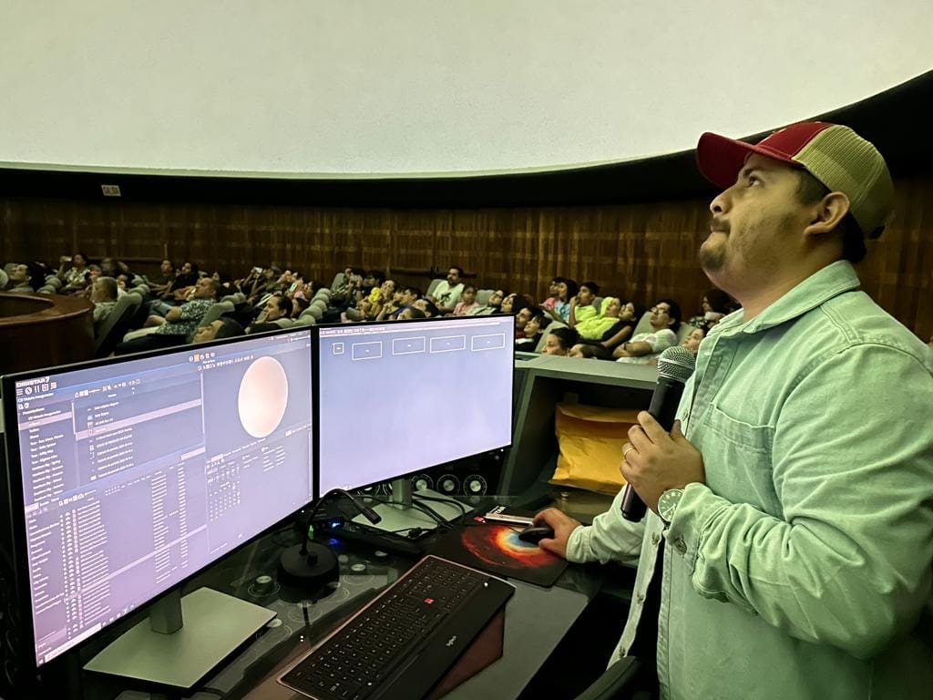 Cientos de familias acudieron al planetario del Museo TAMUX y contemplaron el eclipse￼