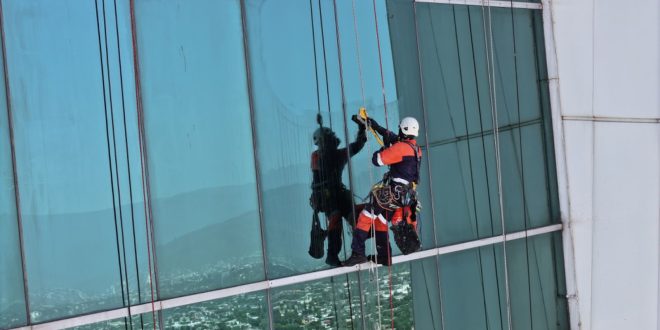 Continúan los trabajos de mantenimiento en Torre Bicentenario