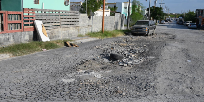 ¡Es el colmo! Calle Intransitable Frente a Clínica UNE Revela Incumplimiento del Gobierno Municipal