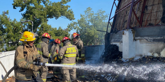 Combaten incendios con equipo deficiente