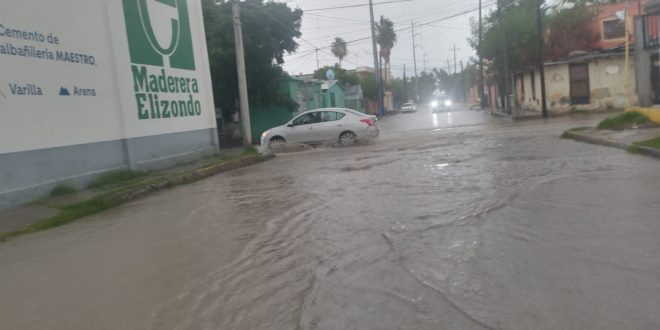 Malas reparaciones y fallas de Obras Publicas: Con poca lluvia se inundan calles qué supuestamente ya se habían rehabilitado