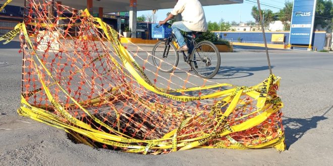 Ciudadanos temen circular por las calles, toparse con un socavón y caer en él