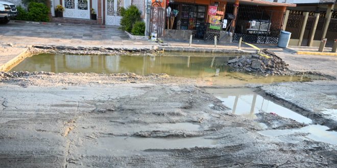 Denuncian abandono municipal en la ciudad: Un caso de bacheo desatendido que agrava la crisis