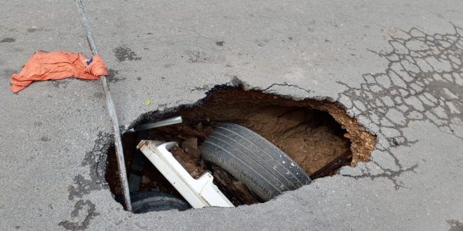 Denuncian habitantes de la Mirador abandono del gobierno municipal; calles son intransitables