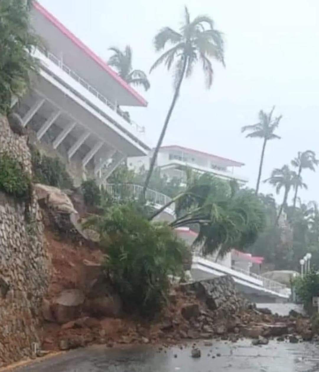 Azotan tormentas y temblor a Acapulco