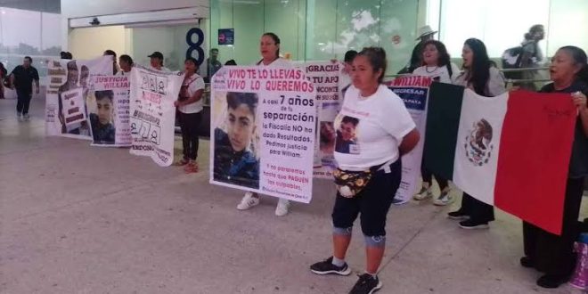 Protestan madres buscadoras en aeropuerto de Cancún