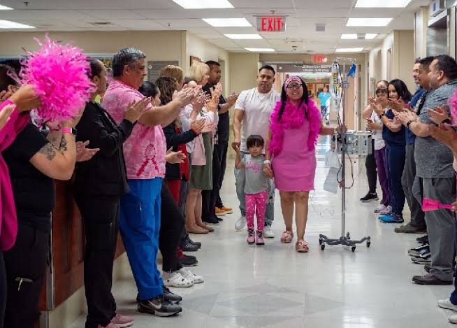 Celebra su triunfo ante el cáncer