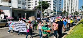 Mantienen bloqueos en Acapulco