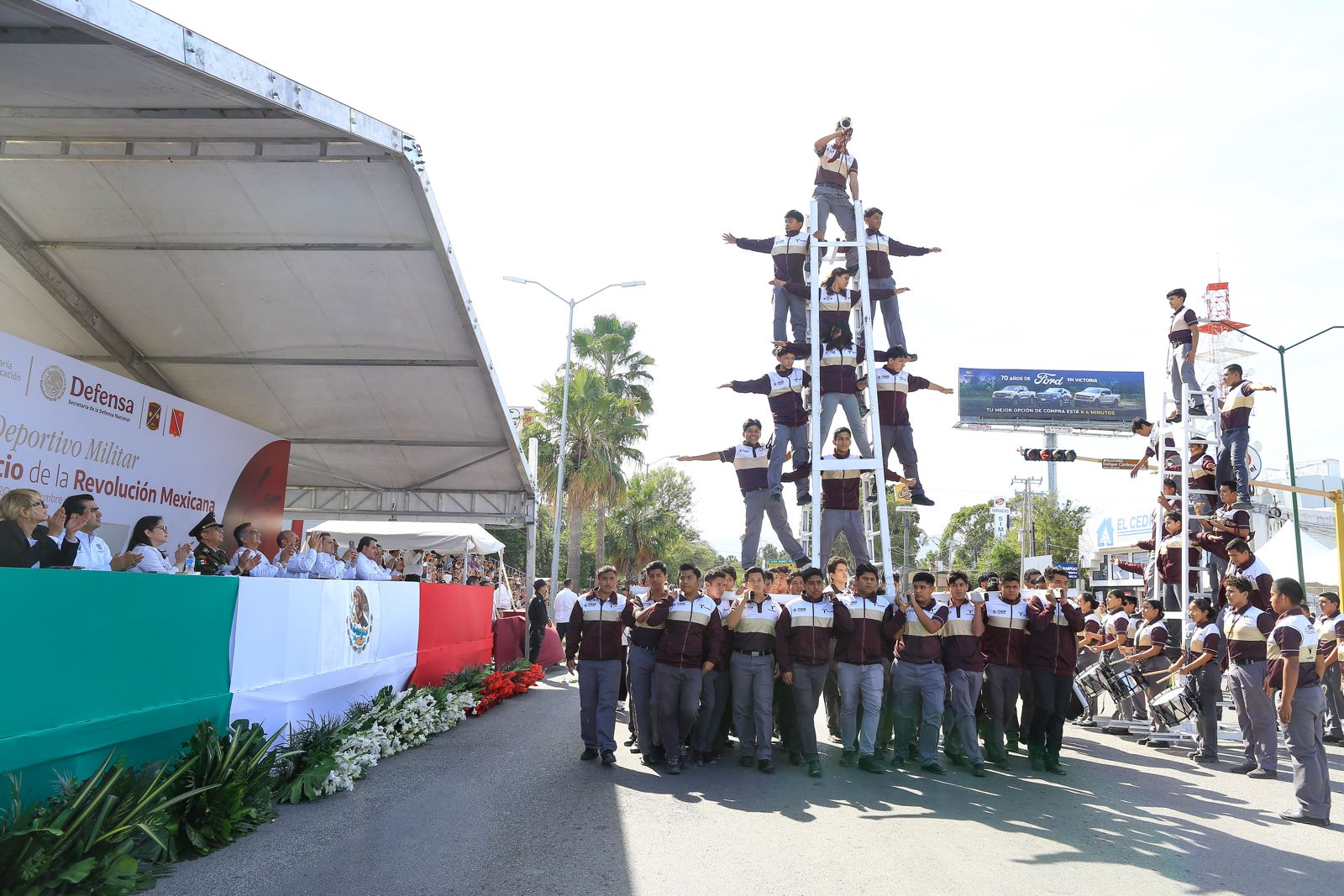 Encabeza Américo Villarreal desfile por el 114 Aniversario de la Revolución